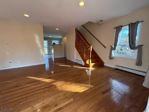 7 Jefferson Trl, Hopatcong, NJ 07843