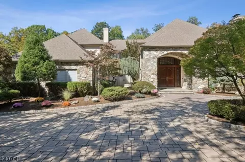 4 Grasmere Ct, Livingston, NJ 07039