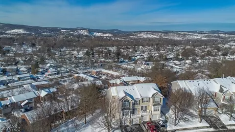 124 Ridge Dr, Pompton Lakes, NJ 07442