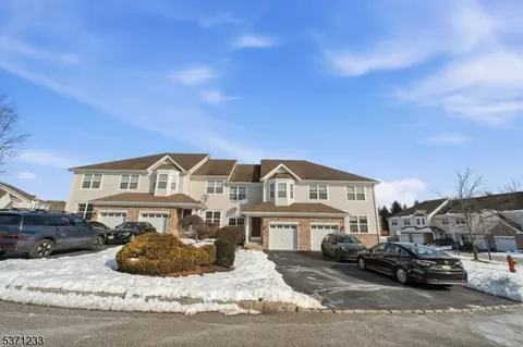 5 Indian Field Dr, Hamburg, NJ 07419