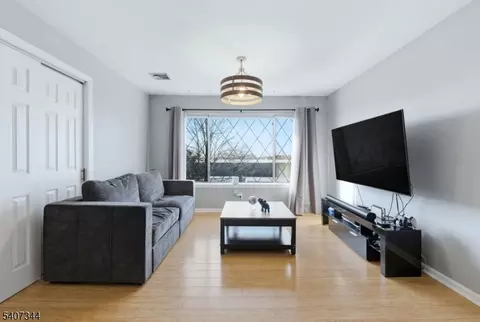 192 Burnett Ave #15, Maplewood, NJ 07040