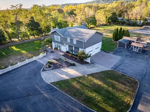 811 809 Route 57, Stewartsville, NJ 08886