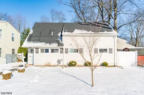 2 Gold St, Green Brook, NJ 08812
