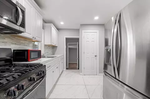 Entry Way - 320 Lee Pl, Plainfield, NJ 07063 photo 1 of 6