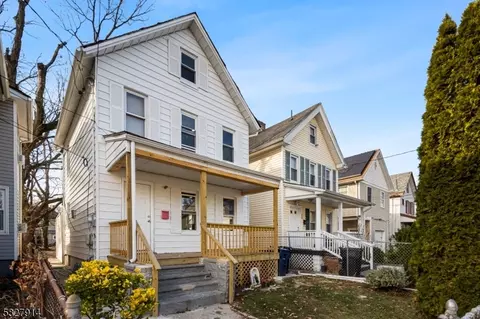 320 Lee Pl, Plainfield, NJ 07063