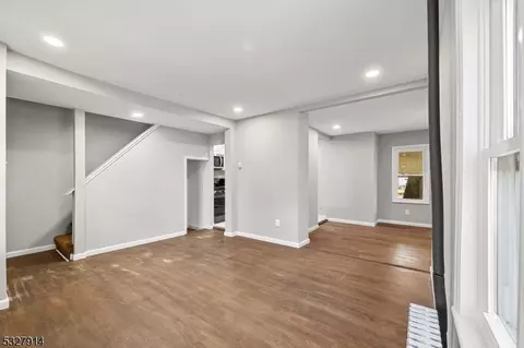 Entry Way - 320 Lee Pl, Plainfield, NJ 07063 photo 3 of 6