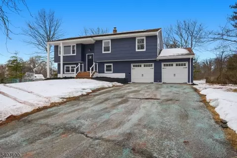 12 Thornton Ln, Piscataway, NJ 08854