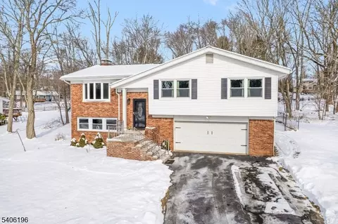 5 Willow Dr, Long Valley, NJ 07853