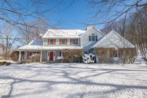 15 Vista Dr, Boonton, NJ 07005