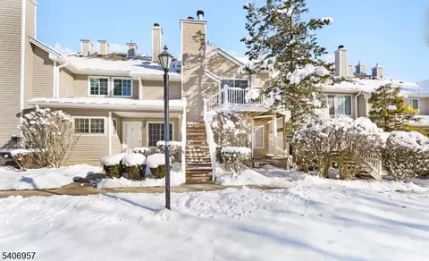 64 Encampment Dr, Bedminster, NJ 07921