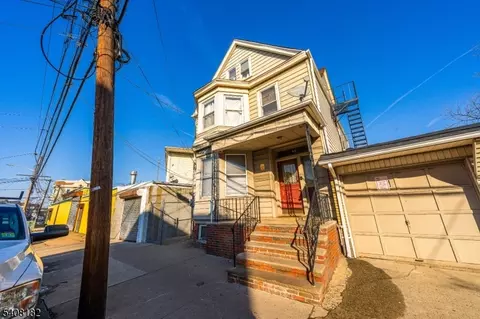 44 Richards St, Newark, NJ 07105