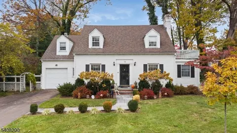 16 Meadowbrook Rd, Chatham Twp, NJ 07928