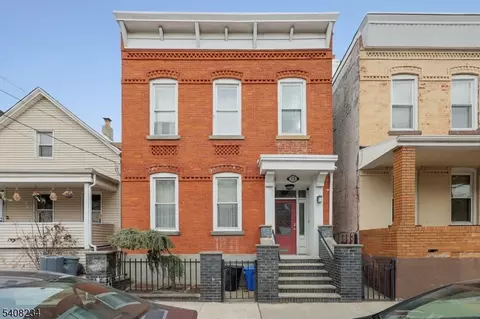 13 W 16th St, Bayonne, NJ 07002