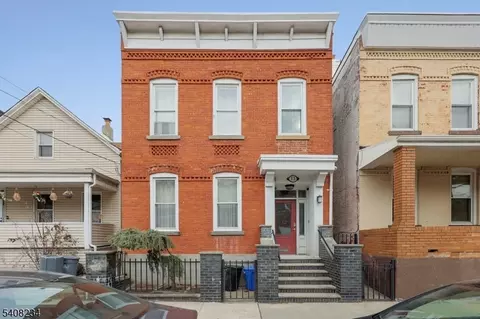 13 W 16th St, Bayonne, NJ 07002