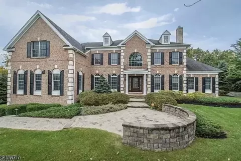 37 Crown View Ct, Sparta, NJ 07871