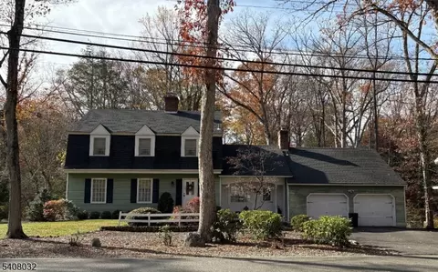 418 Pines Lake Dr, Wayne, NJ 07470