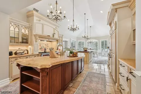 554 Hampton Hill Rd, Franklin Lakes, NJ 07417