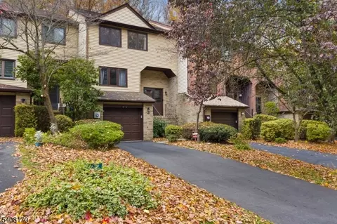 97 Continental Rd, Morris Plains, NJ 07950