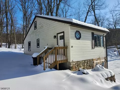 18 Mountainside Dr, Sussex, NJ 07461