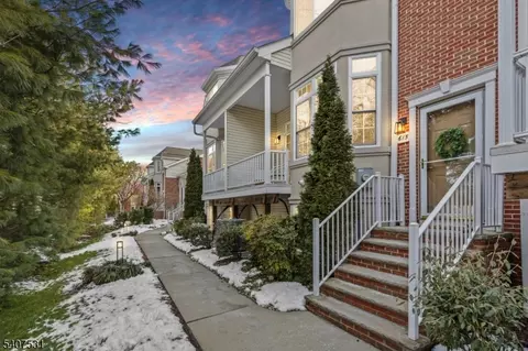 615 Maple Ct #615, Garwood, NJ 07027