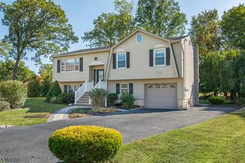 9 Dixon Pl, East Hanover, NJ 07936
