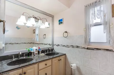 431 Blanchard Ter, Hackensack, NJ 07601 photo 21