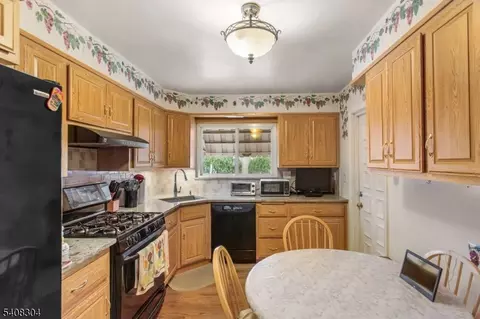 431 Blanchard Ter, Hackensack, NJ 07601 photo 8
