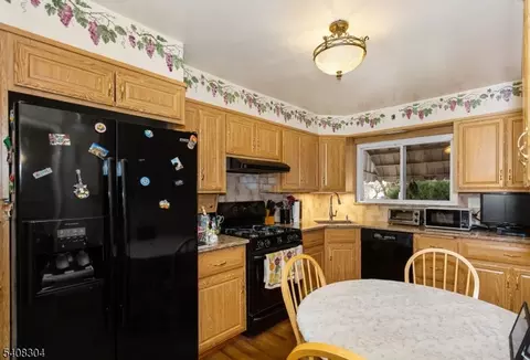 431 Blanchard Ter, Hackensack, NJ 07601 photo 11