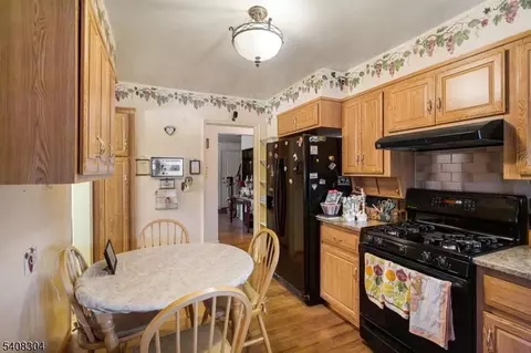 431 Blanchard Ter, Hackensack, NJ 07601 photo 12