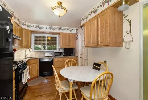 431 Blanchard Ter, Hackensack, NJ 07601 photo 10