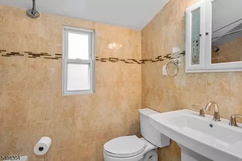 431 Blanchard Ter, Hackensack, NJ 07601 photo 26
