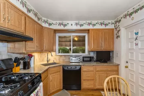 431 Blanchard Ter, Hackensack, NJ 07601 photo 9