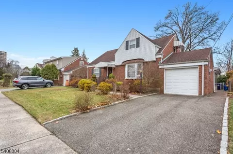 431 Blanchard Ter, Hackensack, NJ 07601 photo 2