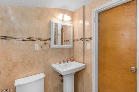 431 Blanchard Ter, Hackensack, NJ 07601 photo 27