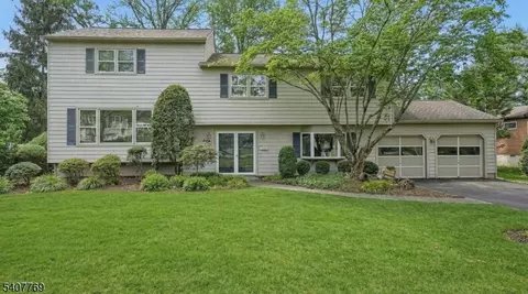 68 E Sherbrooke Pkwy, Livingston, NJ 07039