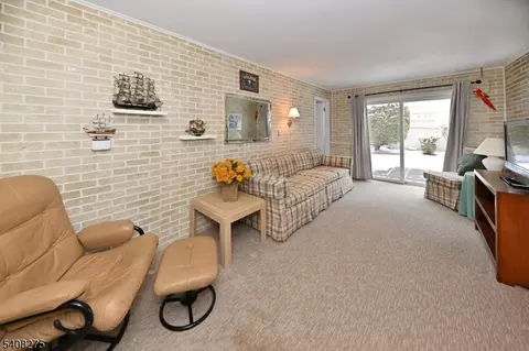 368 Elmwood Dr, Paramus, NJ 07652 photo 11
