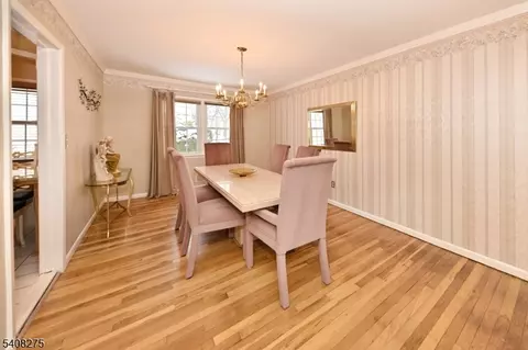 368 Elmwood Dr, Paramus, NJ 07652 photo 4