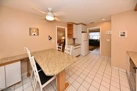 368 Elmwood Dr, Paramus, NJ 07652 photo 6