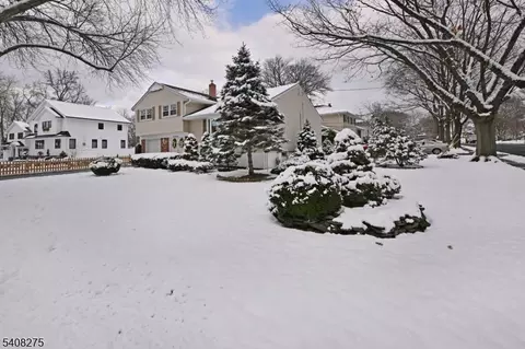 368 Elmwood Dr, Paramus, NJ 07652 photo 23