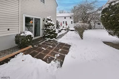 368 Elmwood Dr, Paramus, NJ 07652 photo 24