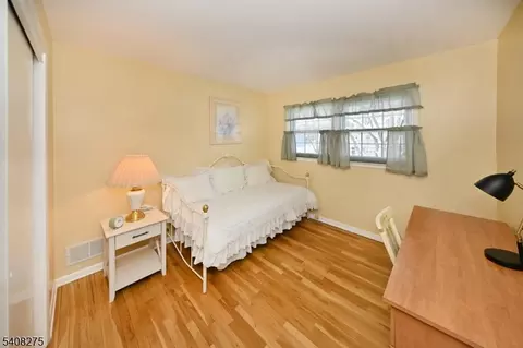 368 Elmwood Dr, Paramus, NJ 07652 photo 10