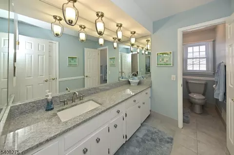 368 Elmwood Dr, Paramus, NJ 07652 photo 14