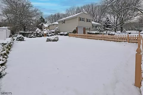368 Elmwood Dr, Paramus, NJ 07652 photo 21