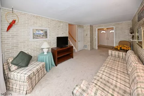 368 Elmwood Dr, Paramus, NJ 07652 photo 12