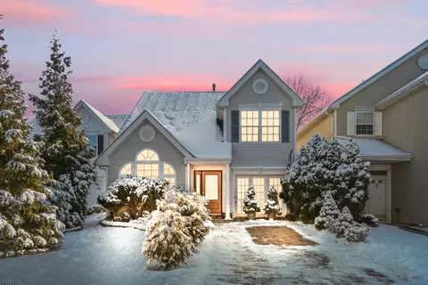 18 Tall Oaks Ct, Old Bridge, NJ 08857