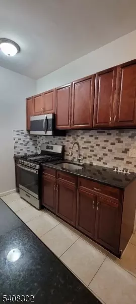110 Peabody Pl, Newark, NJ 07104