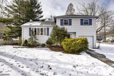 4 Herbert Pl, West Caldwell, NJ 07006
