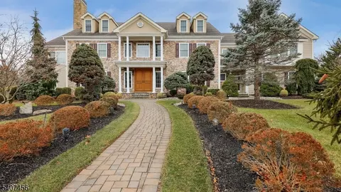 1 Hayduk Dr, Edison, NJ 08820