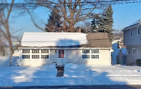 8 Potter Rd, Clifton, NJ 07013