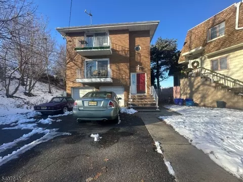 135 Jay Ave, Lyndhurst, NJ 07071
